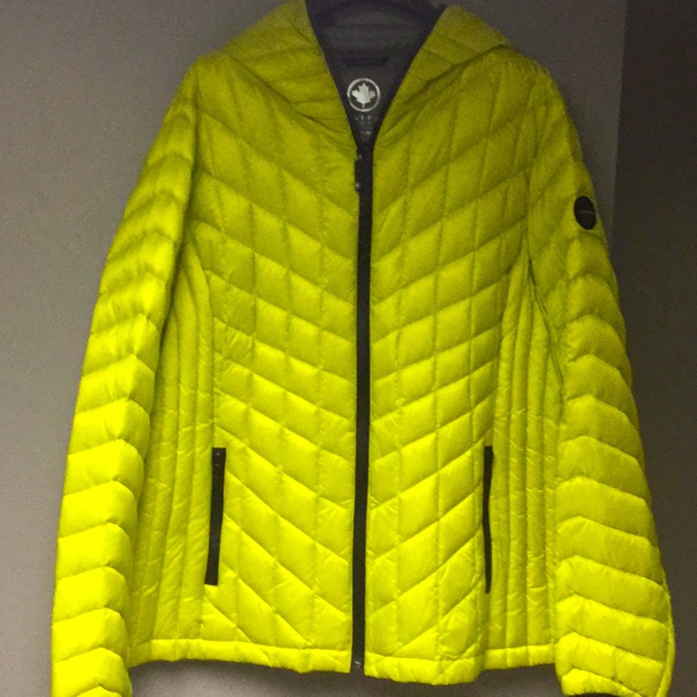Lightweight puffer jacket